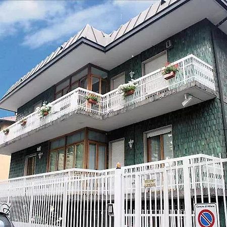 Villamelchiorre 1 Милано Екстериор снимка